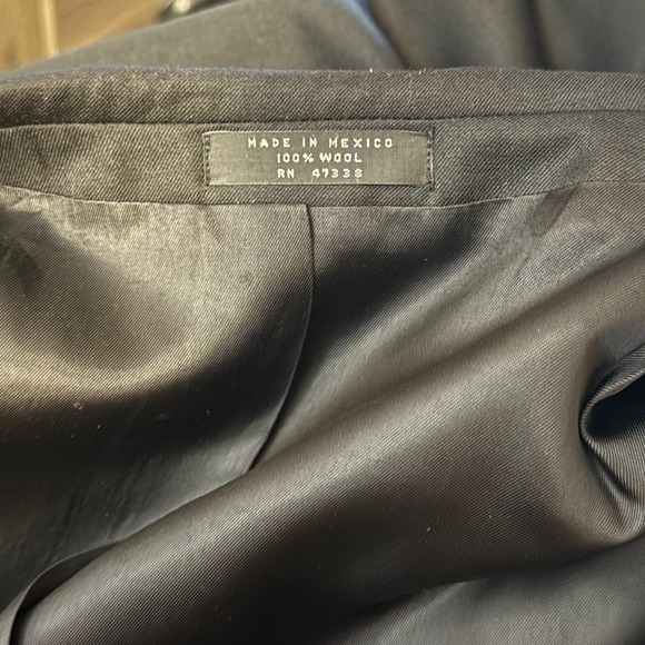 Jones New York Suit Men 44L Black Solid Single Breasted 100%  Wool 36X31 cuffed - Picture 8 of 15